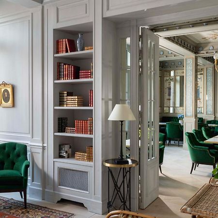 Hotel Du Quai Voltaire Paris Exteriör bild
