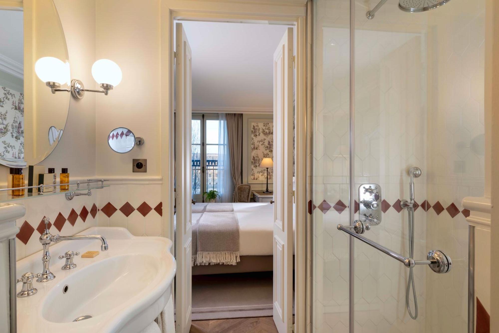 Hotel Du Quai Voltaire Paris Exteriör bild