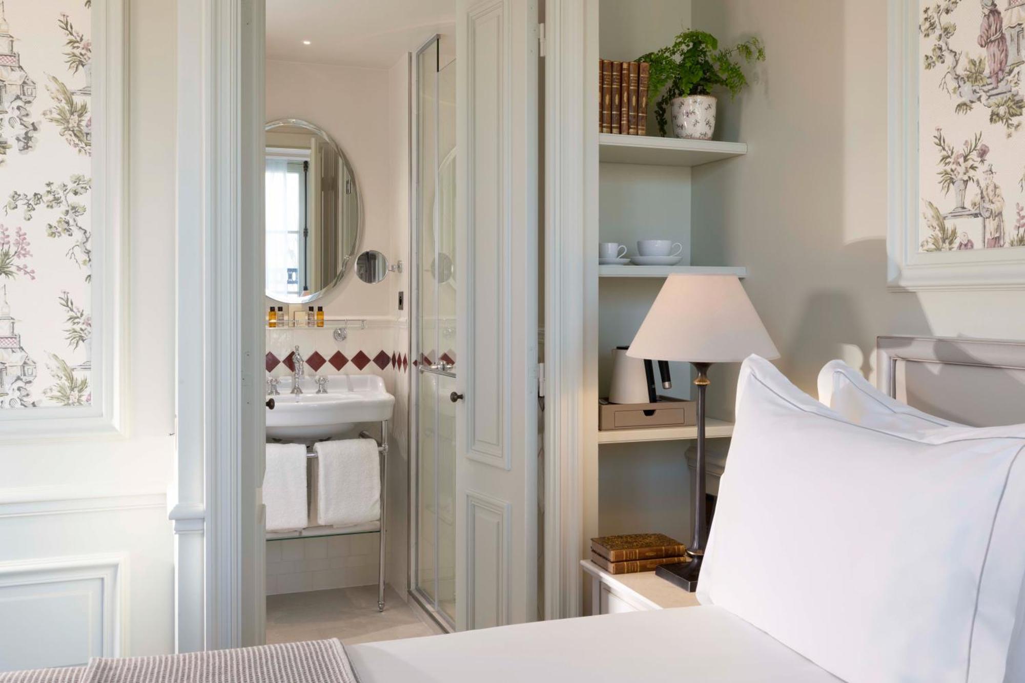 Hotel Du Quai Voltaire Paris Exteriör bild