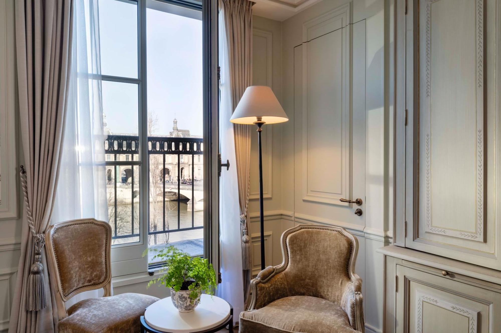 Hotel Du Quai Voltaire Paris Exteriör bild