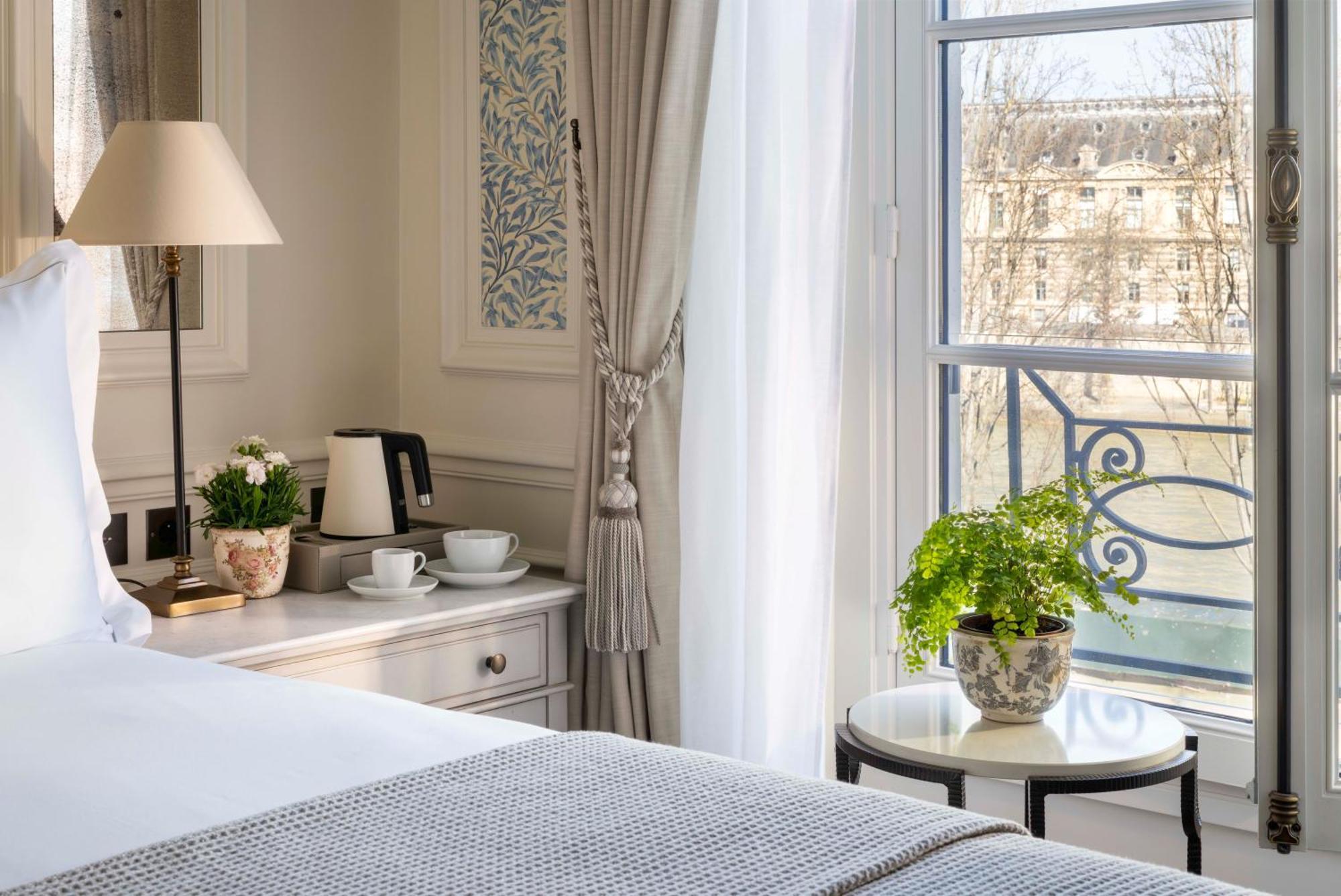 Hotel Du Quai Voltaire Paris Exteriör bild