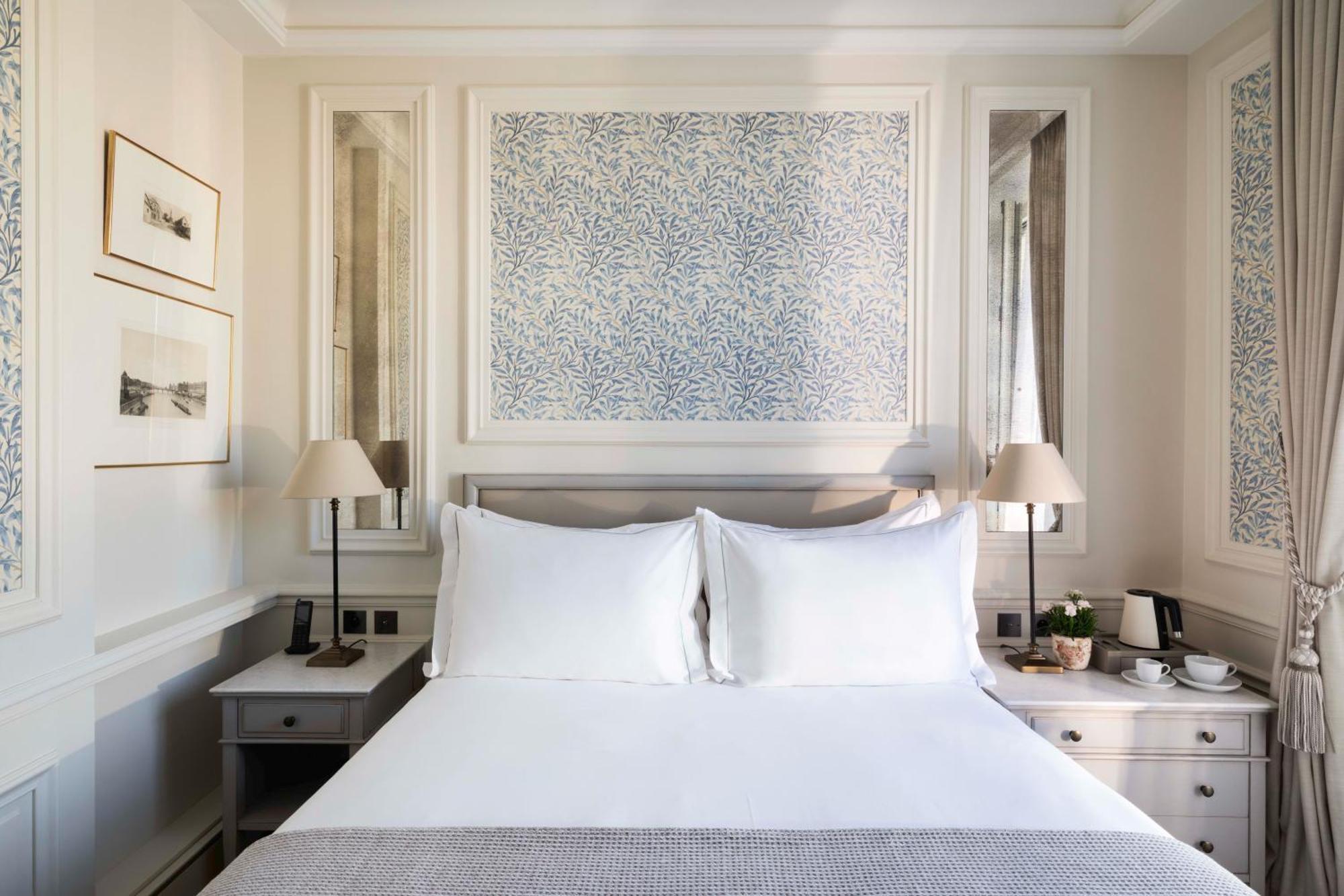 Hotel Du Quai Voltaire Paris Exteriör bild