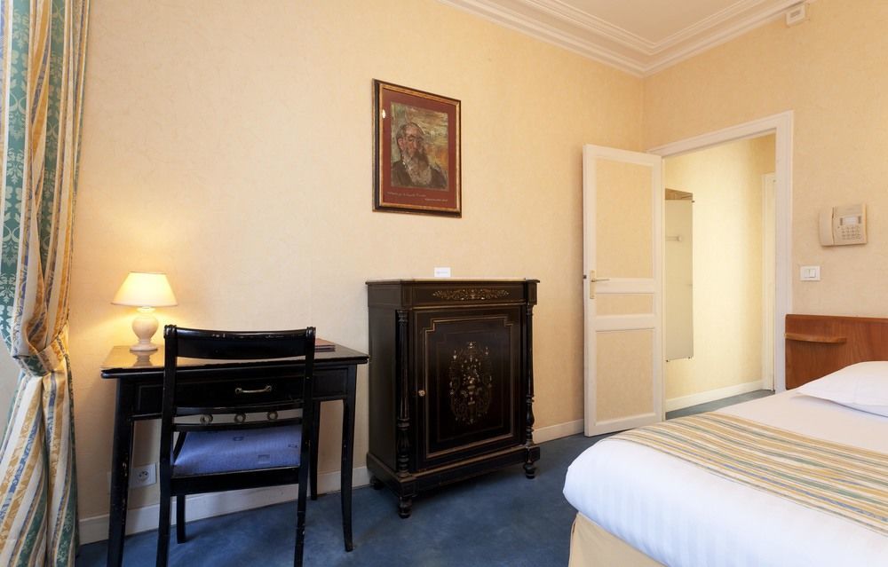 Hotel Du Quai Voltaire Paris Exteriör bild