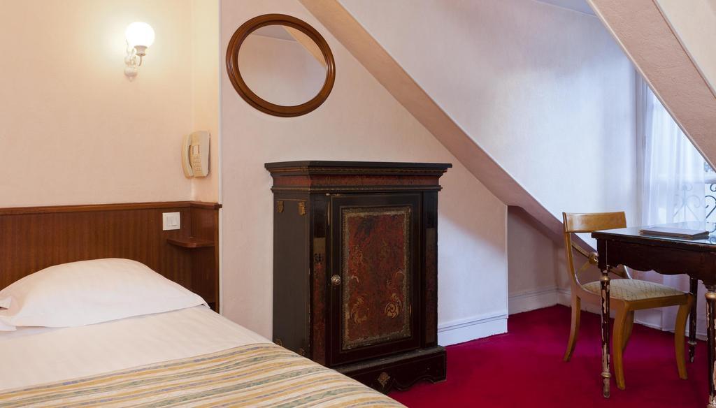 Hotel Du Quai Voltaire Paris Exteriör bild