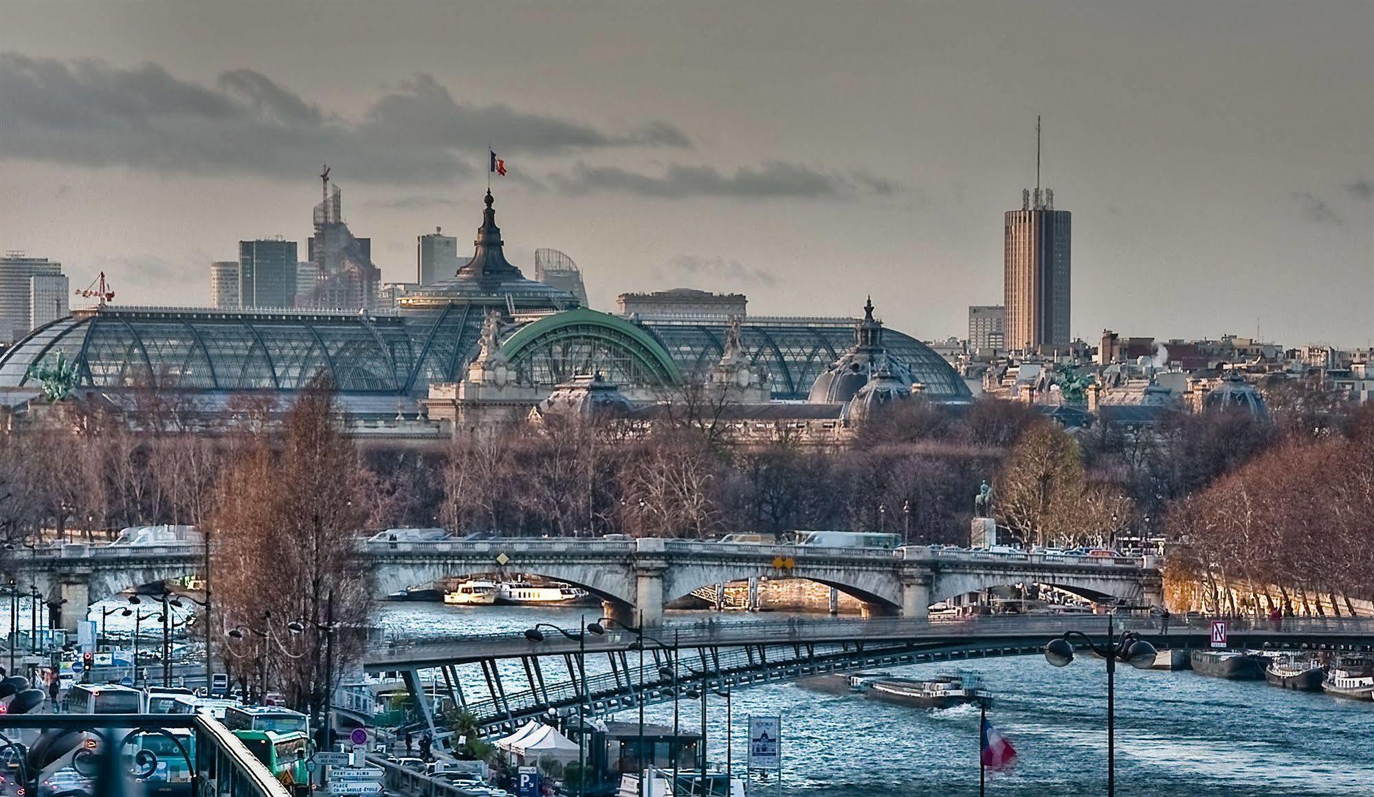Hotel Du Quai Voltaire Paris Exteriör bild